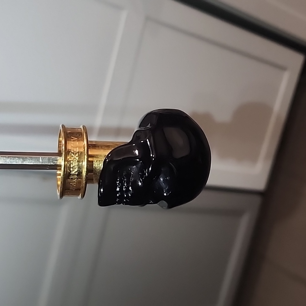 Umbrella Alexander McQueen Black Skull Wine Stopper with Burgundy Sleeve - Picture 15 of 16